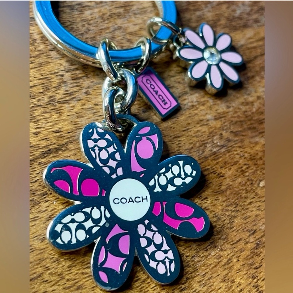 COACH Vintage Double Daisy Delight Pink Silver Signature Charm Keychain like new - Picture 7 of 9